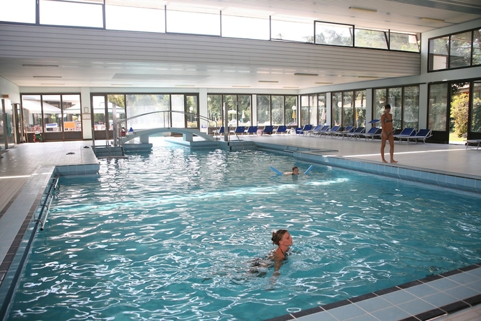 Imagen de la piscina del Hotel Commodore Terme. Foto 19