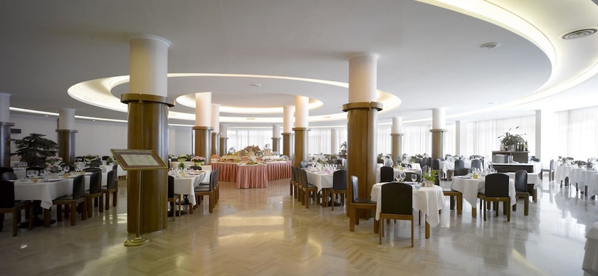 Imagen del bar/restaurante del Hotel Commodore Terme. Foto 5