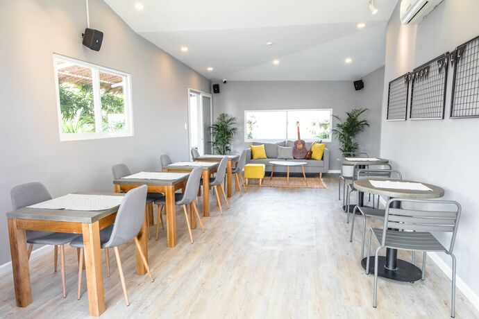 Imagen del bar/restaurante del Hotel Common Inn. Foto 13