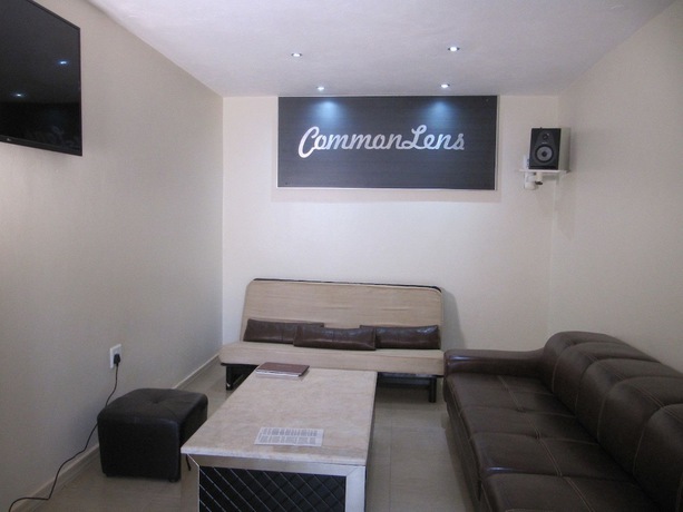 Imagen de los interiores del Hotel Commonlens Inn.. Foto 11