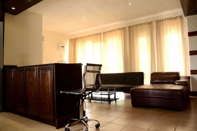 Imagen de los interiores del Hotel Commonlens Inn.. Foto 12