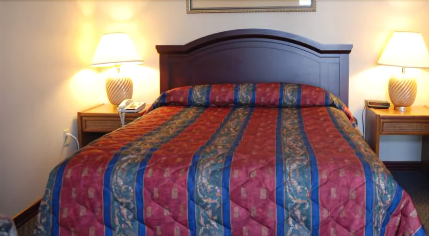 Imagen de la habitación del Hotel Commons Inn. Foto 11