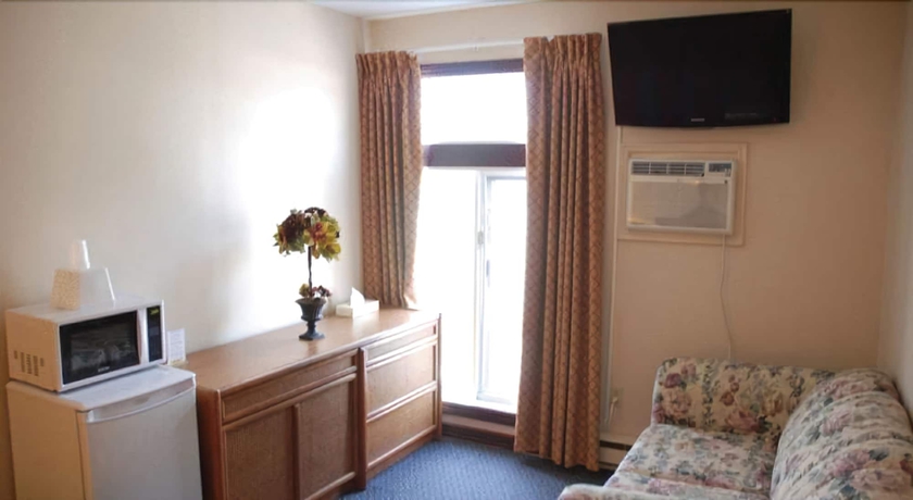 Imagen de la habitación del Hotel Commons Inn. Foto 18