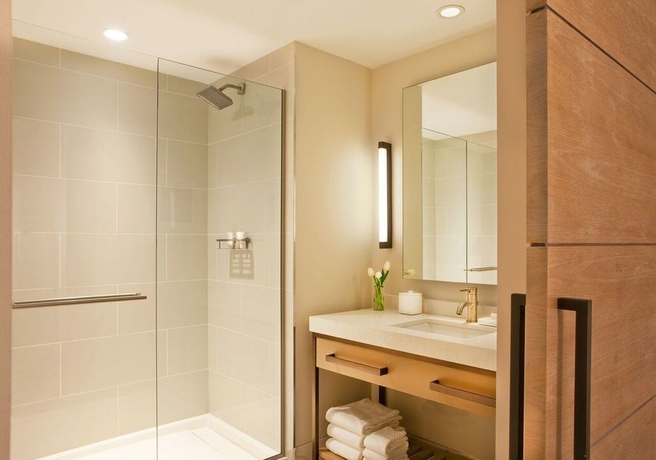 Imagen de la habitación del Hotel Commonwealth. Foto 4