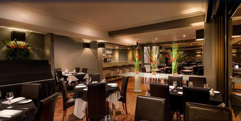 Imagen del bar/restaurante del Hotel Como Court by Crest. Foto 3