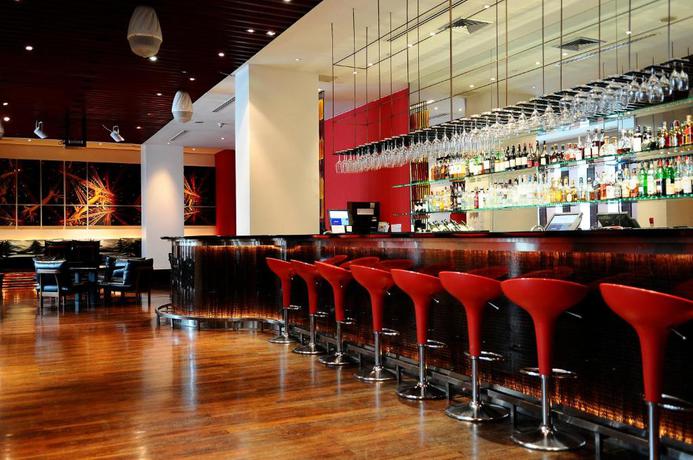 Imagen del bar/restaurante del Hotel Como Metropolitan Bangkok. Foto 2