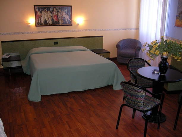 Imagen de la habitación del Hotel Como, Siracusa. Foto 7