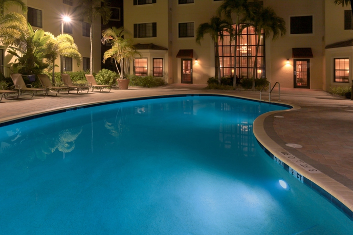 Imagen de la piscina del Hotel Compass By Margaritaville Naples. Foto 16