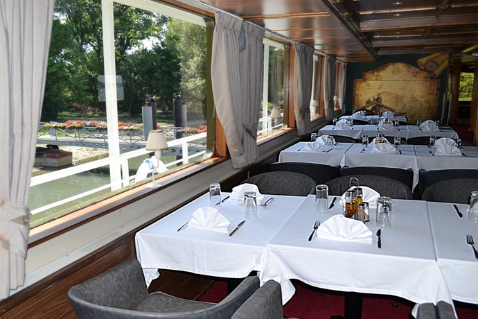 Imagen general del Hotel Compass River City Boatel. Foto 4