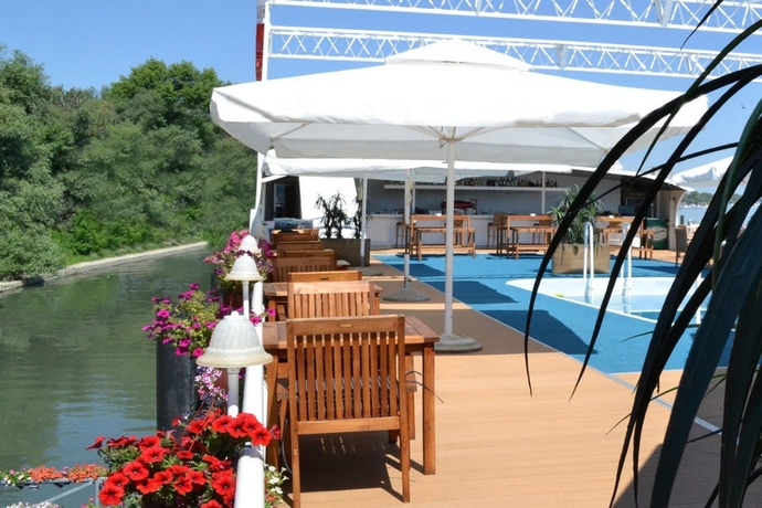 Imagen general del Hotel Compass River City Boatel. Foto 14