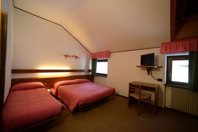 Imagen de la habitación del Hotel Compet. Foto 10