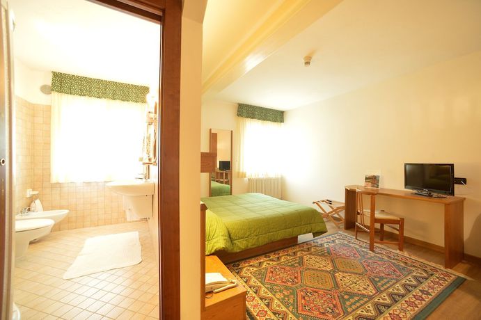 Imagen de la habitación del Hotel Compet. Foto 12