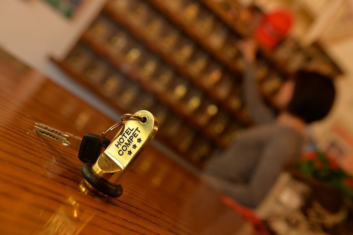 Imagen de los interiores del Hotel Compet. Foto 15