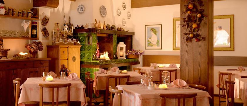 Imagen del bar/restaurante del Hotel Compet. Foto 4