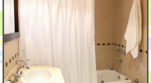 Imagen de la habitación del Hotel Complejo Agapanto. Foto 6