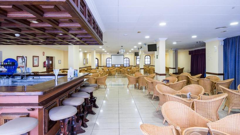 Imagen del bar/restaurante del Hotel Complejo BLUESEA Puerto Resort Compuesto Por Canarife Y Bonanza Palace. Foto 2