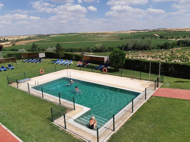 Imagen de la piscina del Hotel Complejo Enoturístico Finca La Estacada. Foto 13