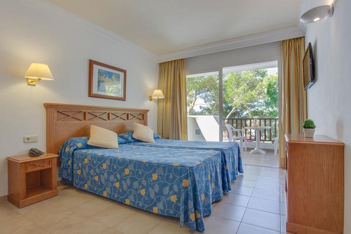 Imagen de la habitación del Hotel Complejo Inturotel Esmeralda Park/Cala Azul Park. Foto 3