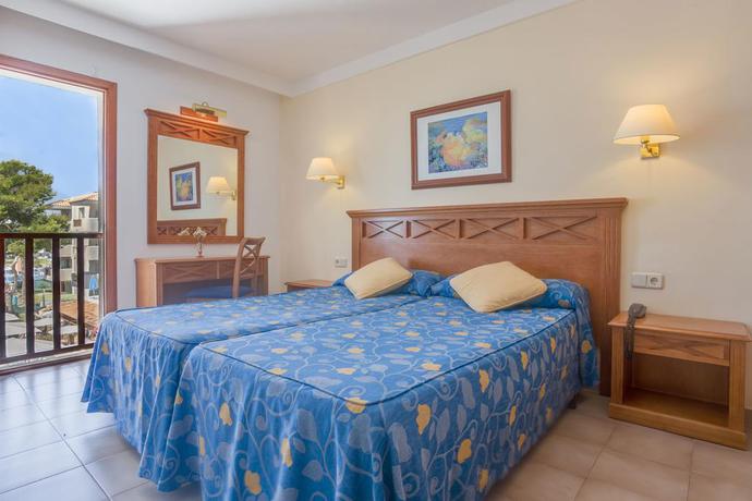 Imagen de la habitación del Hotel Complejo Inturotel Esmeralda Park/Cala Azul Park. Foto 8