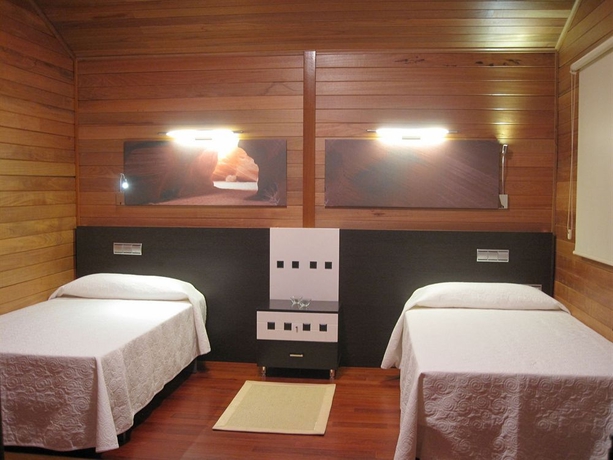 Imagen de la habitación del Hotel Complejo La Cigüeña. Foto 6