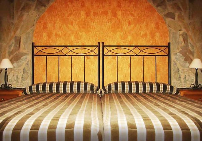 Imagen de la habitación del Hotel Complejo La Villa Don Quijote. Foto 7