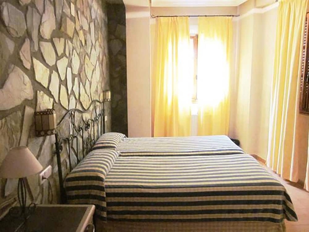 Imagen de la habitación del Hotel Complejo La Villa Don Quijote. Foto 8