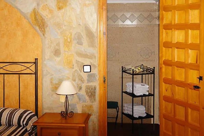 Imagen de la habitación del Hotel Complejo La Villa Don Quijote. Foto 12