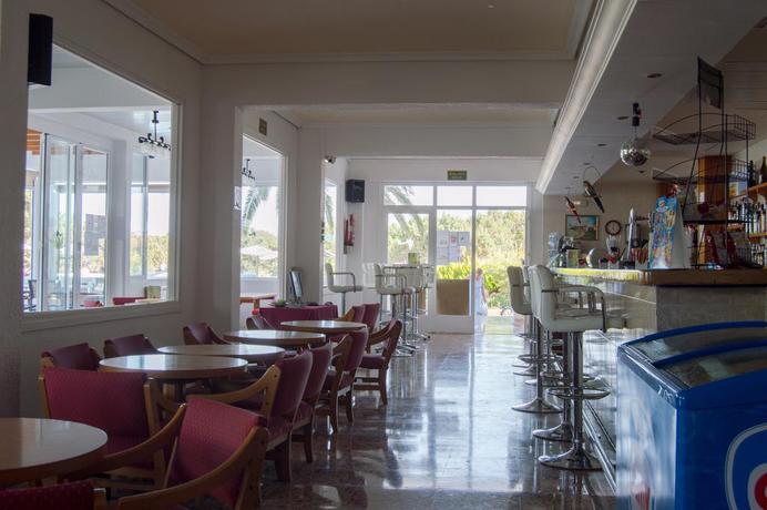 Imagen del bar/restaurante del Hotel Complejo Lago Playa. Foto 2