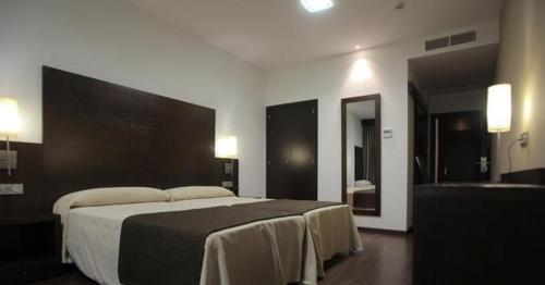 Imagen de la habitación del Hotel Complejo Leo 24H. Foto 17