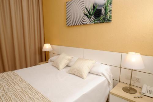 Imagen de la habitación del Hotel Complejo Los Rosales. Foto 6