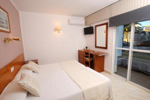 Imagen de la habitación del Hotel Complejo Los Rosales. Foto 7