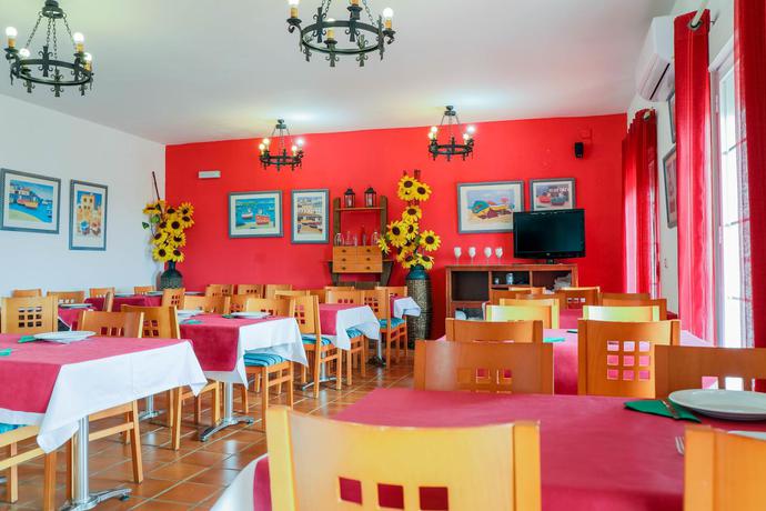 Imagen del bar/restaurante del Hotel Complejo Los Veneros 1*. Foto 2