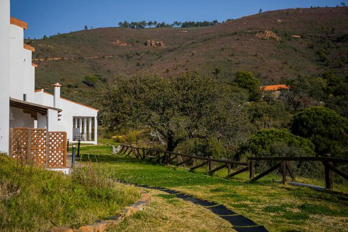 Imagen de los exteriores del Hotel Complejo Los Veneros 1*. Foto 8