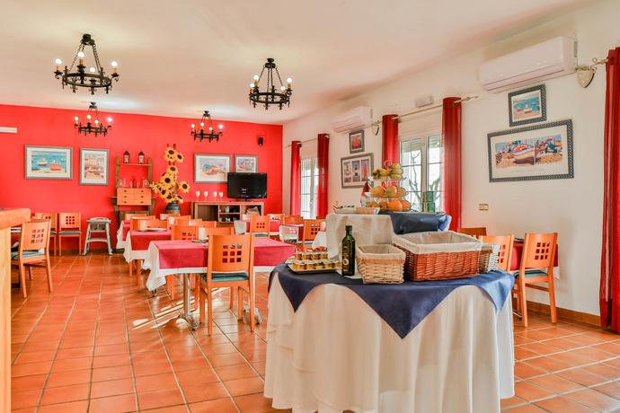 Imagen del bar/restaurante del Hotel Complejo Los Veneros 1*. Foto 3