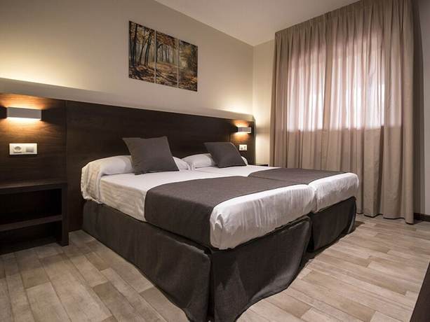 Imagen de la habitación del Hotel Complejo O Pi&ntilde;eiral. Foto 10