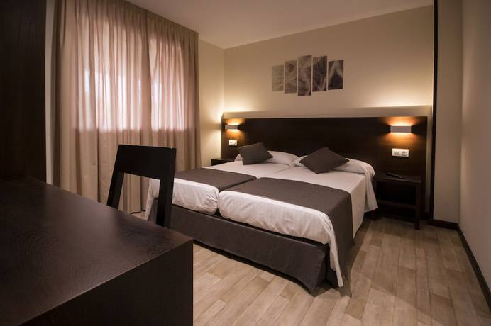 Imagen de la habitación del Hotel Complejo O Pi&ntilde;eiral. Foto 12