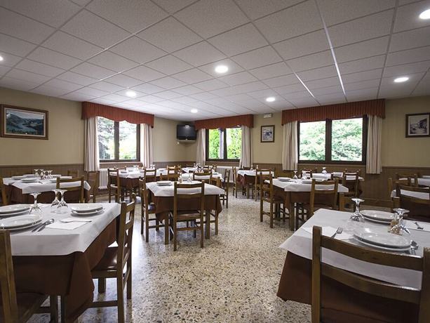 Imagen del bar/restaurante del Hotel Complejo O Pi&ntilde;eiral. Foto 5
