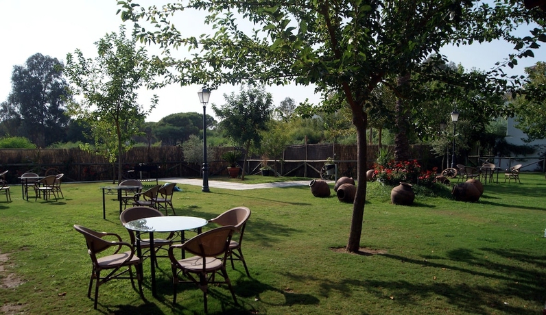 Imagen de los exteriores del Hotel Complejo Pequeño Rocío - Hostel. Foto 13