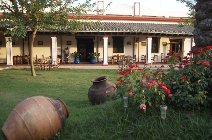 Imagen de los exteriores del Hotel Complejo Pequeño Rocío - Hostel. Foto 15