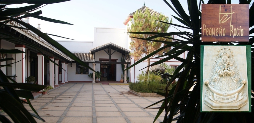 Imagen de los exteriores del Hotel Complejo Pequeño Rocío - Hostel. Foto 16