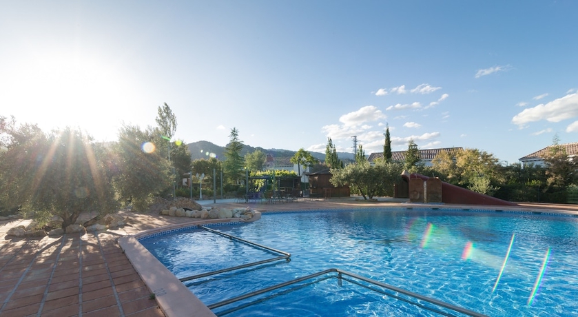 Imagen de la piscina del Hotel Complejo Rural Ibipozo. Foto 15