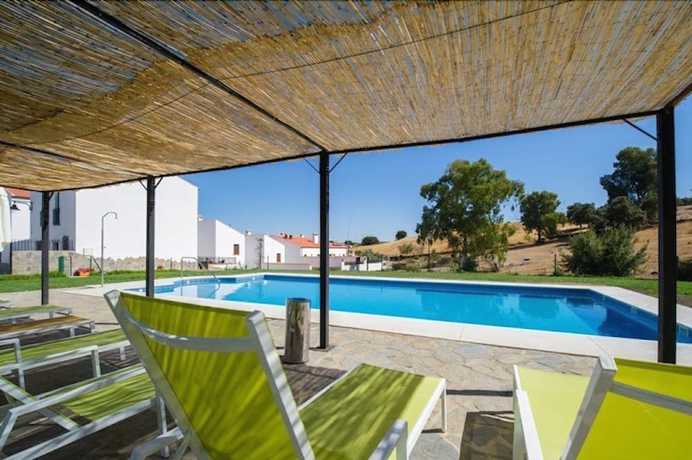 Imagen de la piscina del Hotel Complejo Rural La Venta del Charco. Foto 15