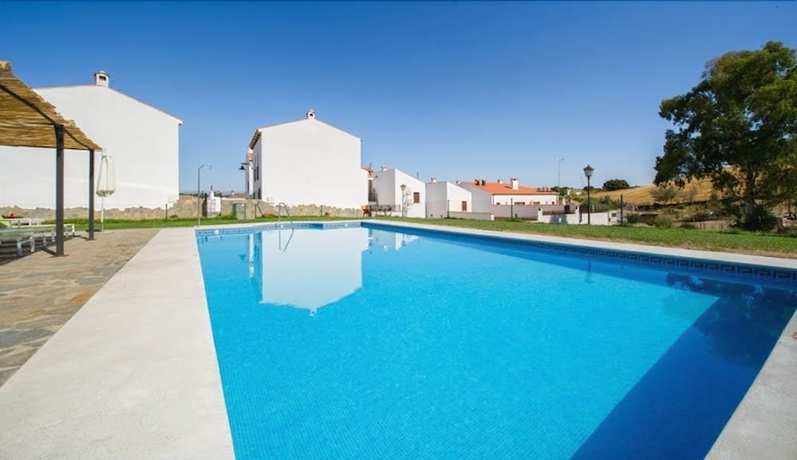 Imagen de la piscina del Hotel Complejo Rural La Venta del Charco. Foto 16