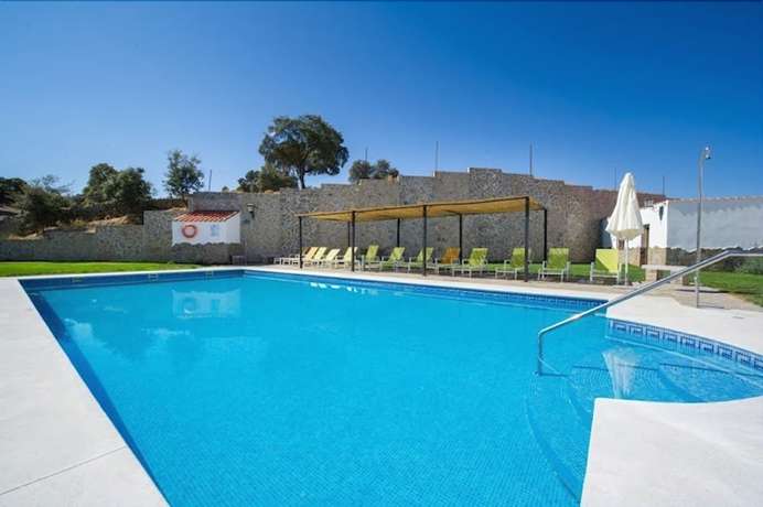 Imagen de la piscina del Hotel Complejo Rural La Venta del Charco. Foto 17