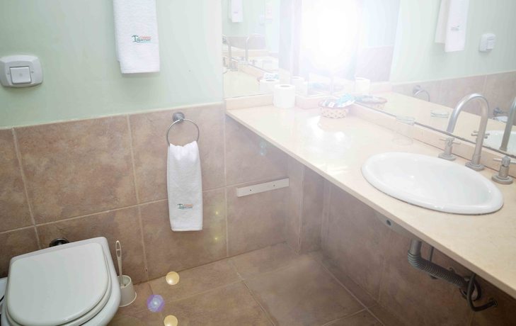 Imagen de la habitación del Hotel Complejo Tajamar. Foto 7