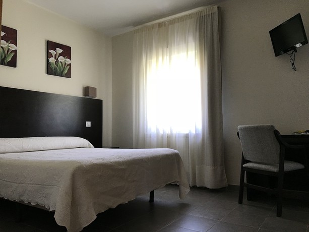 Imagen de la habitación del Hotel Complejo Turistico Ba&ntilde;os del Robledillo. Foto 6