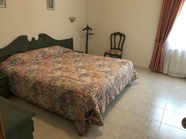 Imagen de la habitación del Hotel Complejo Turistico Ba&ntilde;os del Robledillo. Foto 9