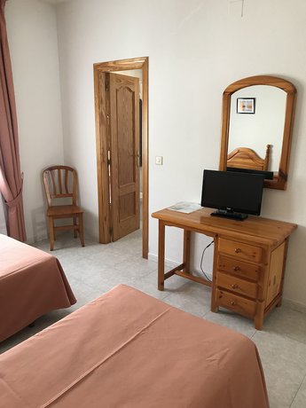 Imagen de la habitación del Hotel Complejo Turistico Ba&ntilde;os del Robledillo. Foto 10