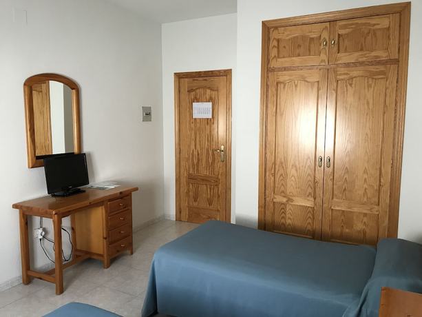 Imagen de la habitación del Hotel Complejo Turistico Ba&ntilde;os del Robledillo. Foto 12