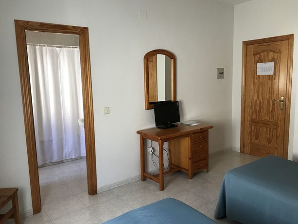 Imagen de la habitación del Hotel Complejo Turistico Ba&ntilde;os del Robledillo. Foto 17